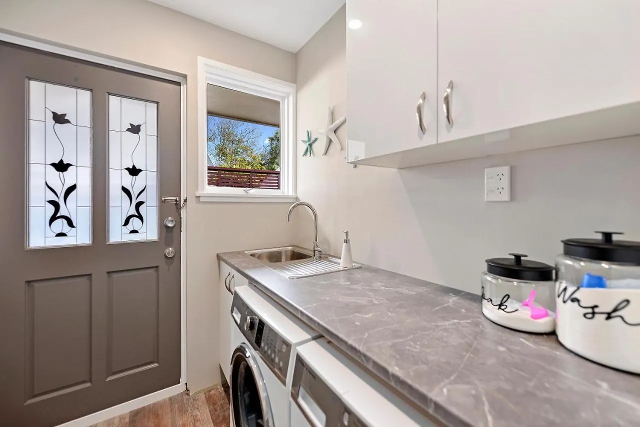 Leave Of Absence - Christchurch Holiday Home